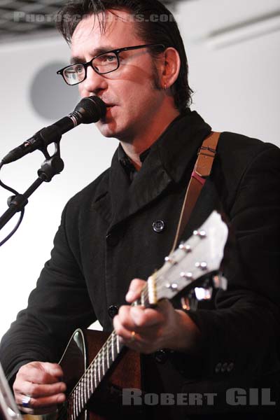 RICHARD HAWLEY - 2005-09-16 - PARIS - FNAC Montparnasse - 